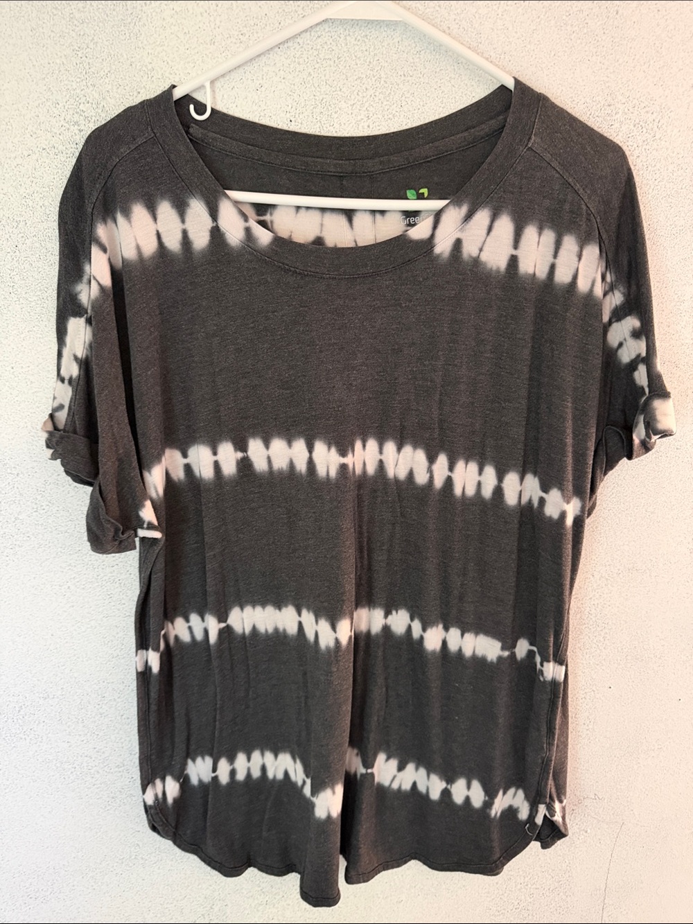 GreenTea Short Sleeve Tie-Dye Tee in Charcoal and White